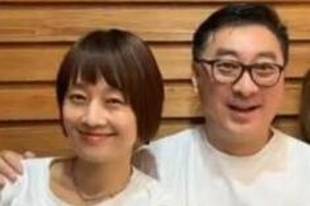 46岁马伊琍与富豪聚餐 靠男方怀里不避嫌