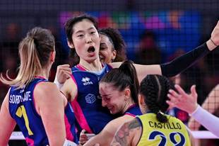 独得18分 朱婷率领斯坎迪奇女排取得4连胜