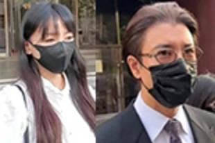 王力宏李靓蕾离婚后首同框 低头一言不发