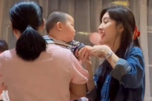 章若楠参加妹妹订婚宴 穿着低调不抢风头