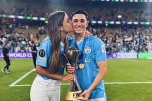 23岁小蜘蛛已揽14座奖杯 女友献吻:我的冠军