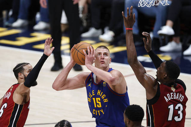 掘金浇灭热火 约老师无视防守制霸篮下