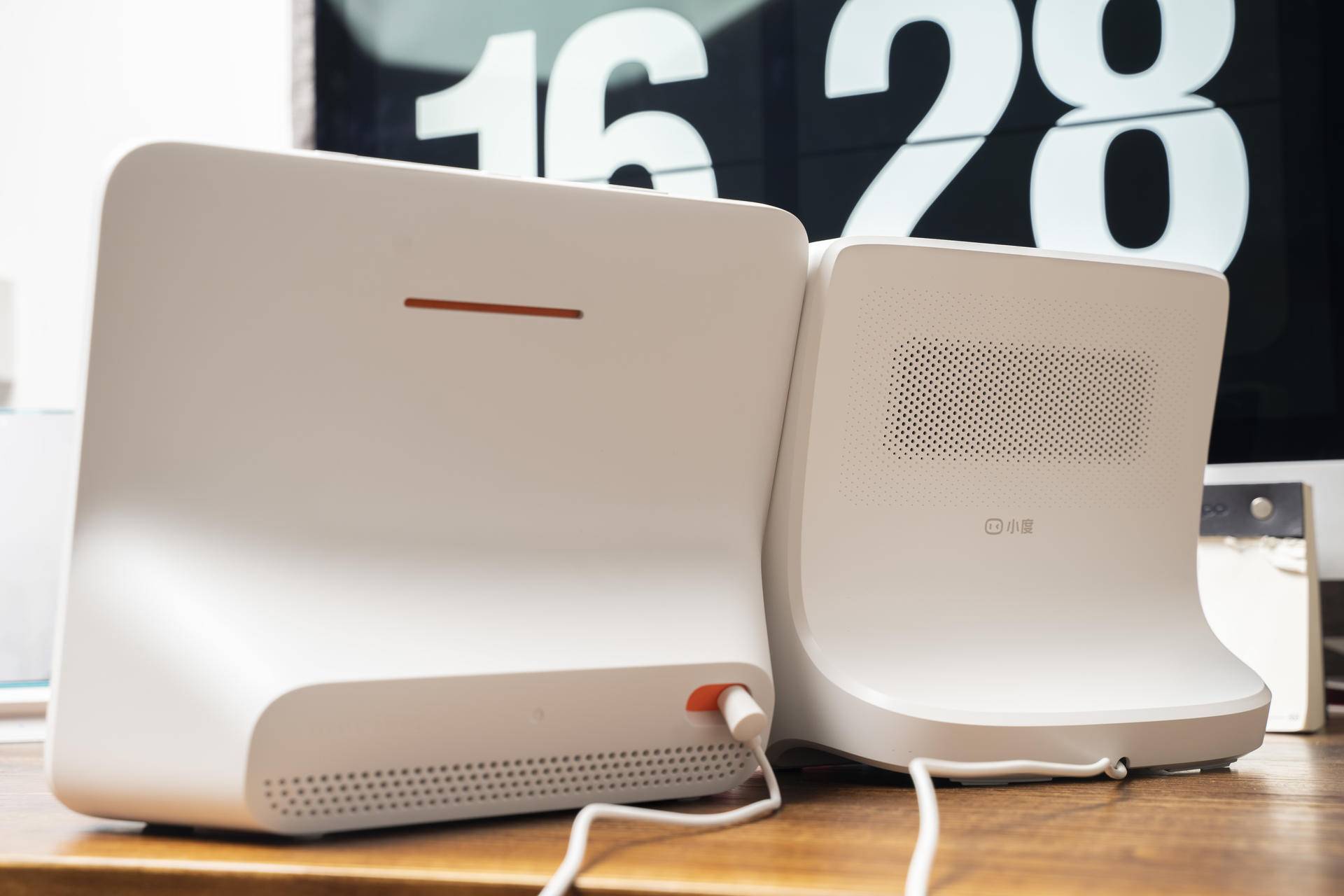 天猫精灵cc10对比小度x8,谁才是最强家庭智慧屏?_音箱