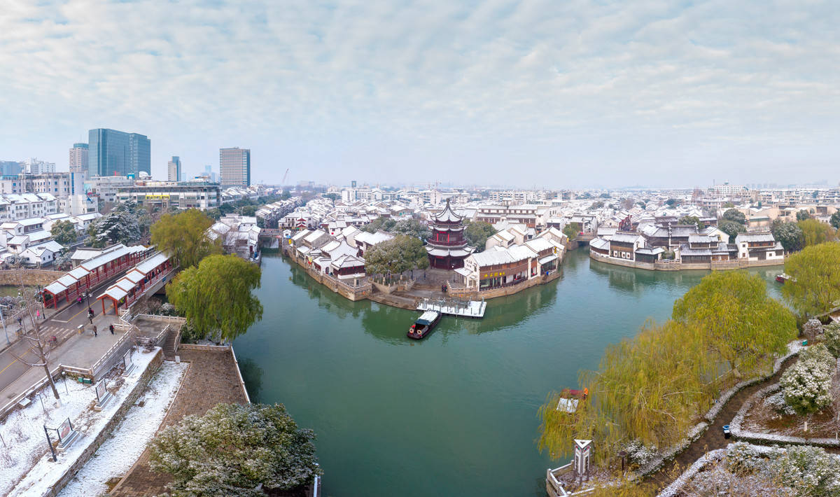 山塘街-苏州城外的一条有将近1200年历史的步行街,山塘河联通虎丘和