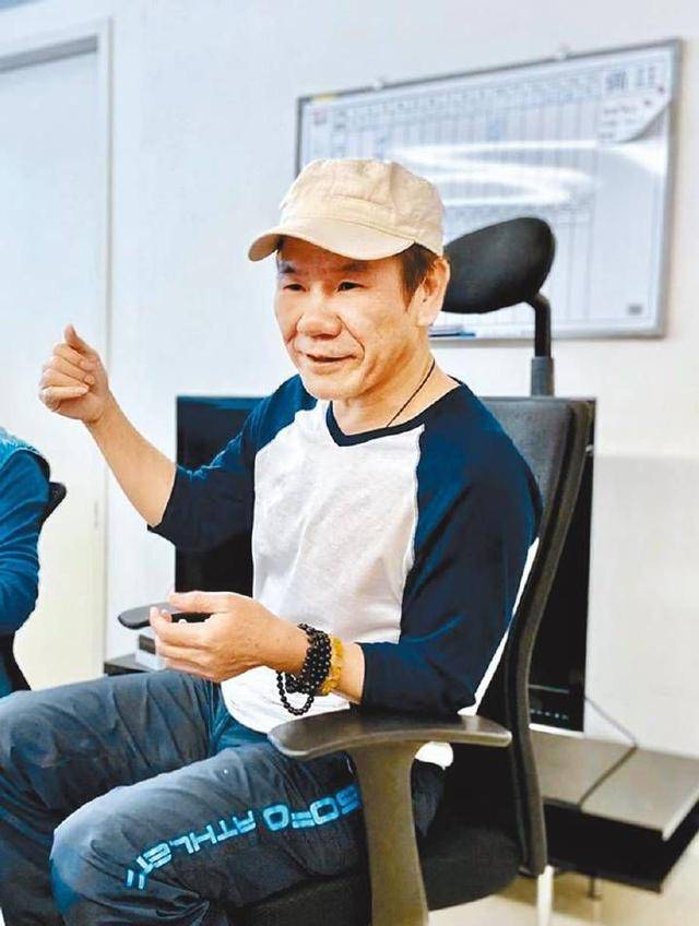 原創著名歌手趙傳近況曝光59歲仍在上學與同學錄歌精神抖擻