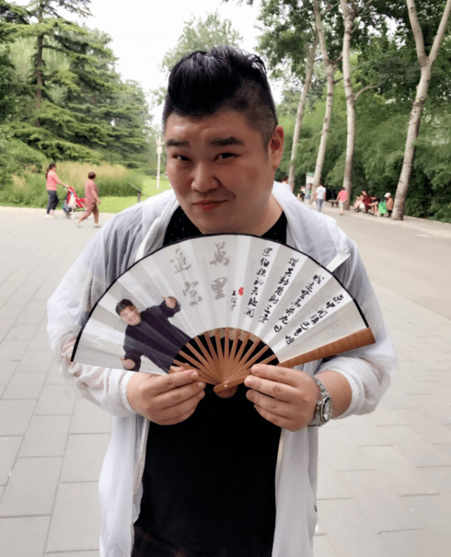 原创王鹤宇改了微博认证变相官宣被德云社正式清退他搭档现状如何