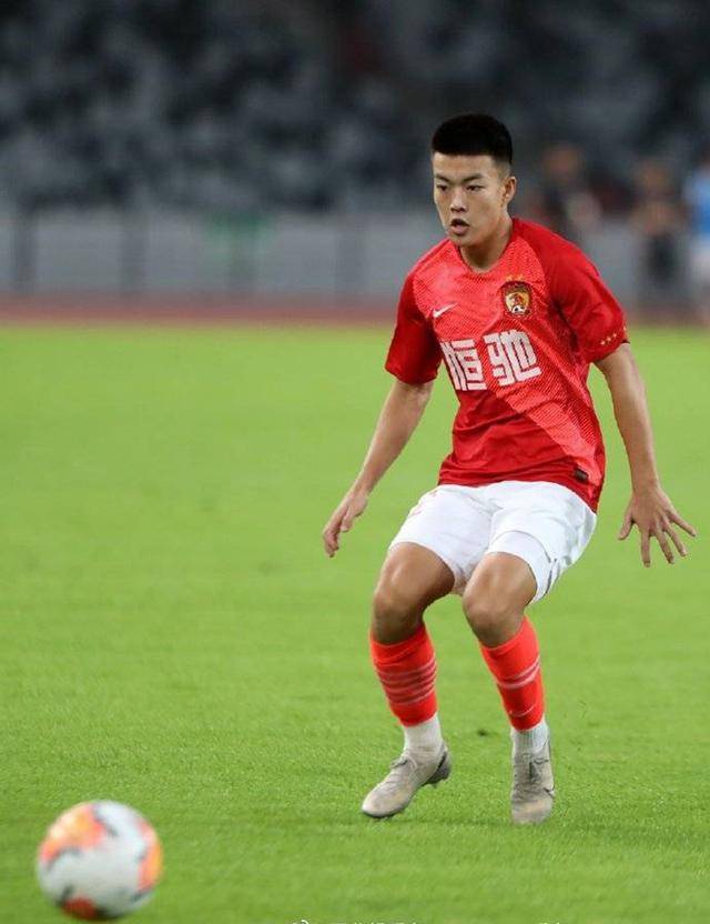 包括前锋帕尔曼江,边锋谭凯元,中卫王世龙,前卫陈郑烽,后卫张智豪