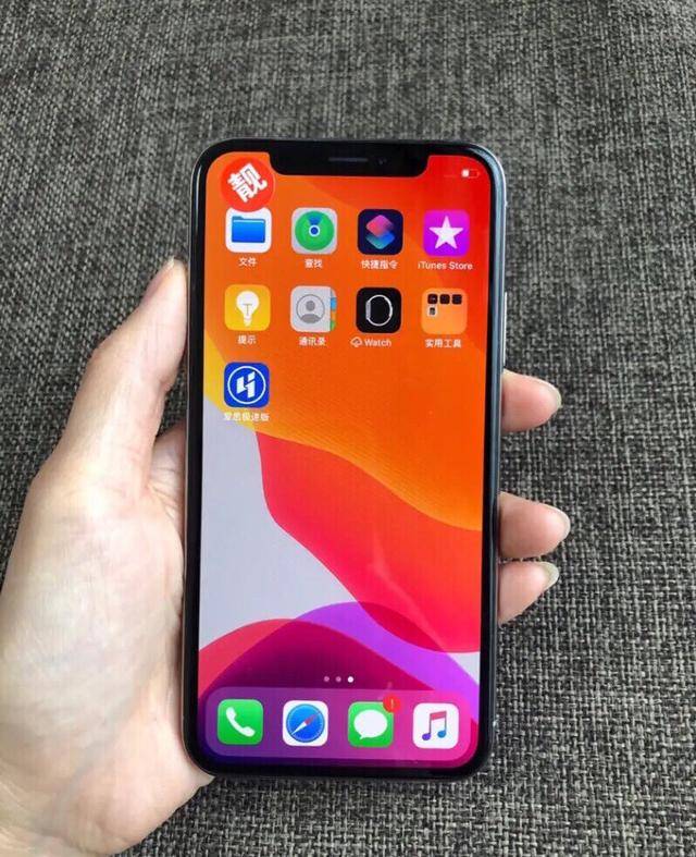 从各方面看来,iphonex能够如此经久耐用是有其中的原因的,外观方面不