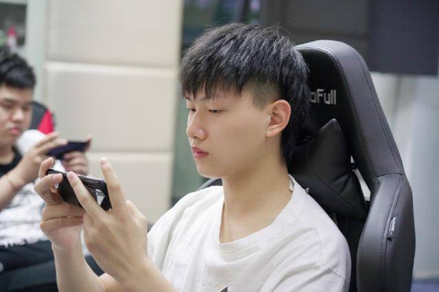 原创飞牛事件出现转机职业生涯直接与qg锁死这一波行为堪称良心