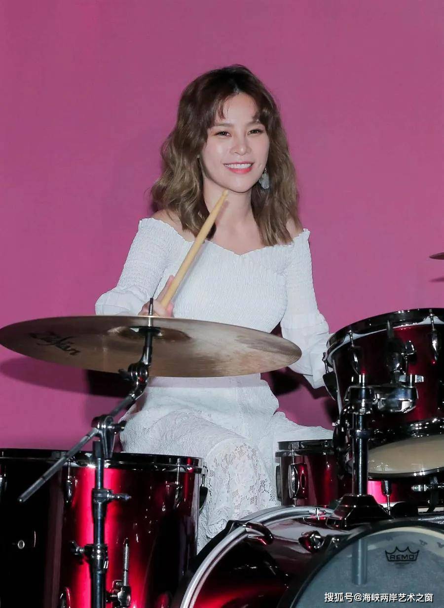 原创鼓林萌主陈曼青鼓技艳成龙冯小刚星光超偶五灯奖全上过