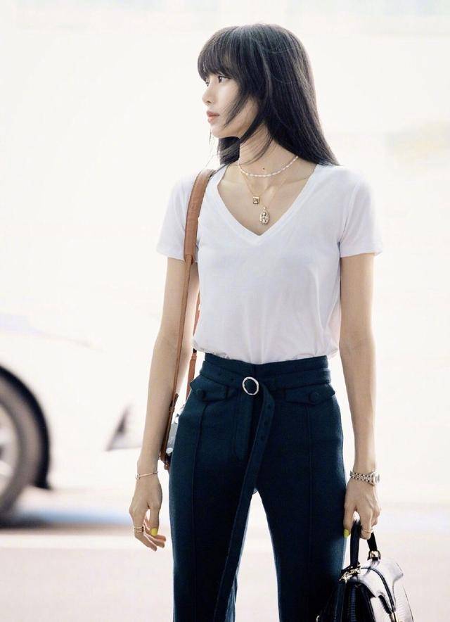 "人间芭比"lisa青你2中大秀身材,时尚感爆棚