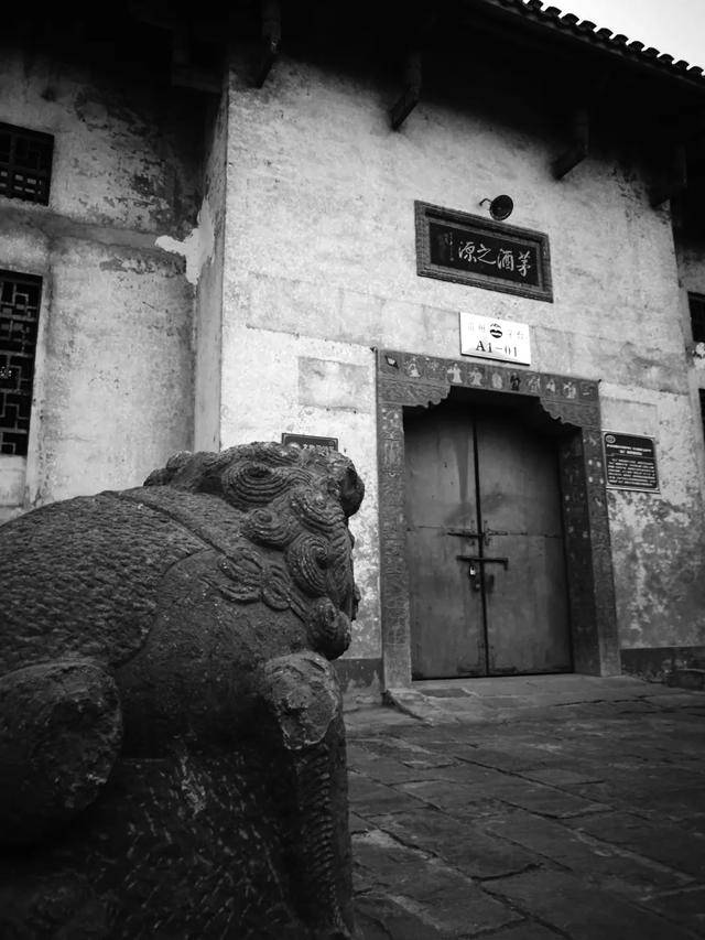 光绪三年(1877)四川总督丁宝桢聘华联辉为四川盐法道总文案,协助推行"