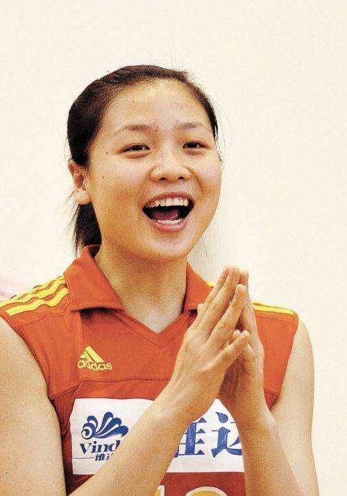 深度讲述魏秋月袁灵犀走过的排球岁月郎平在婚礼上哽咽落泪