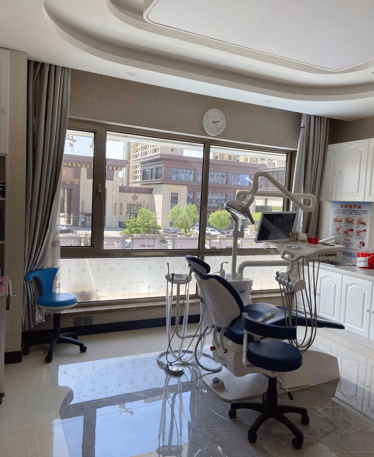 义隆牙博士打造包头最专业口腔团队_数字化