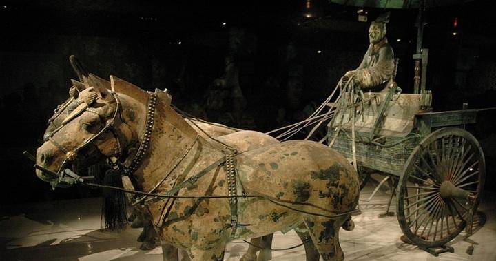 原创荆州发现另一座兵马俑占地8万多平出土的车马坑令人震撼