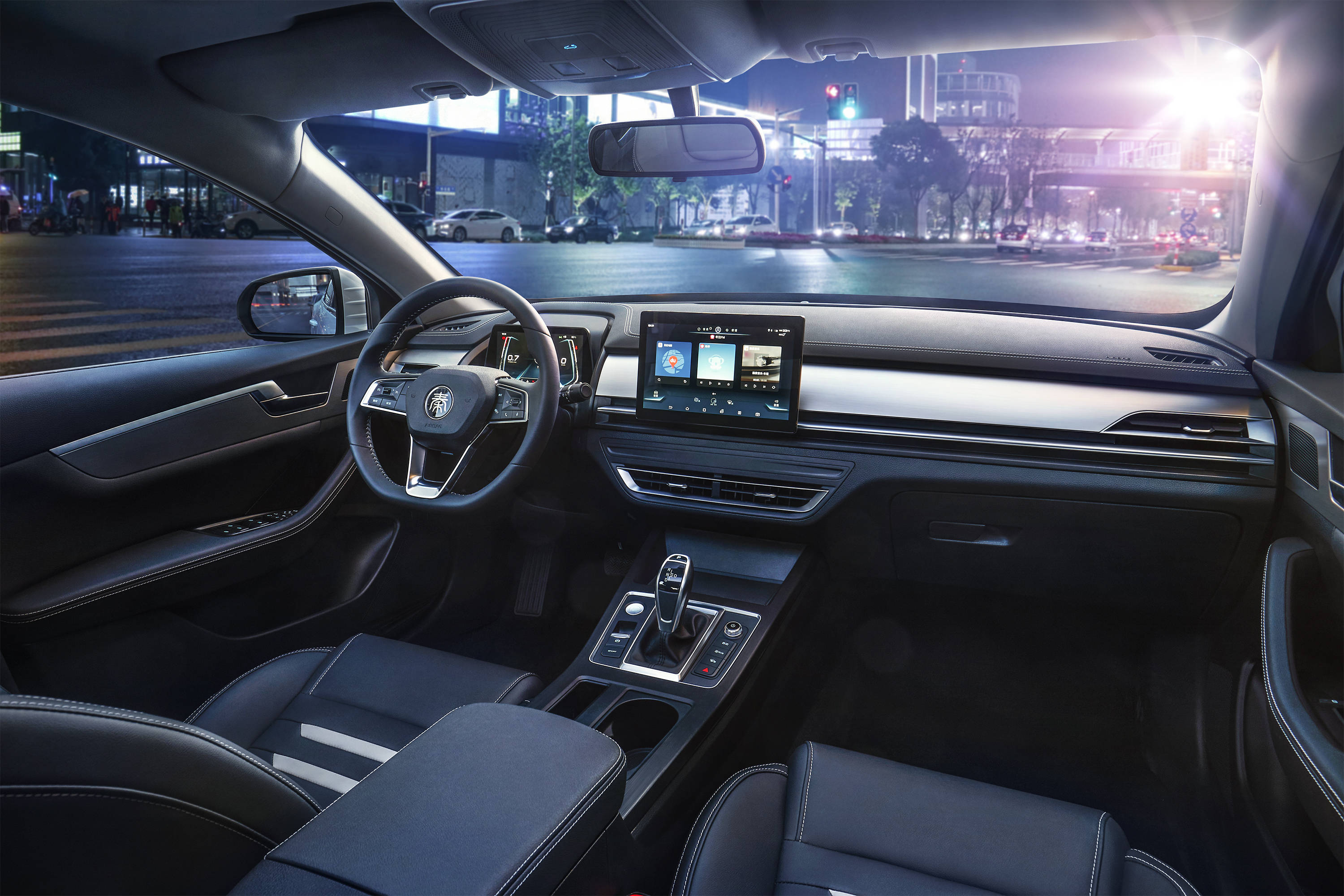 比亚迪秦pro超越版强势来袭售价798万元998万元