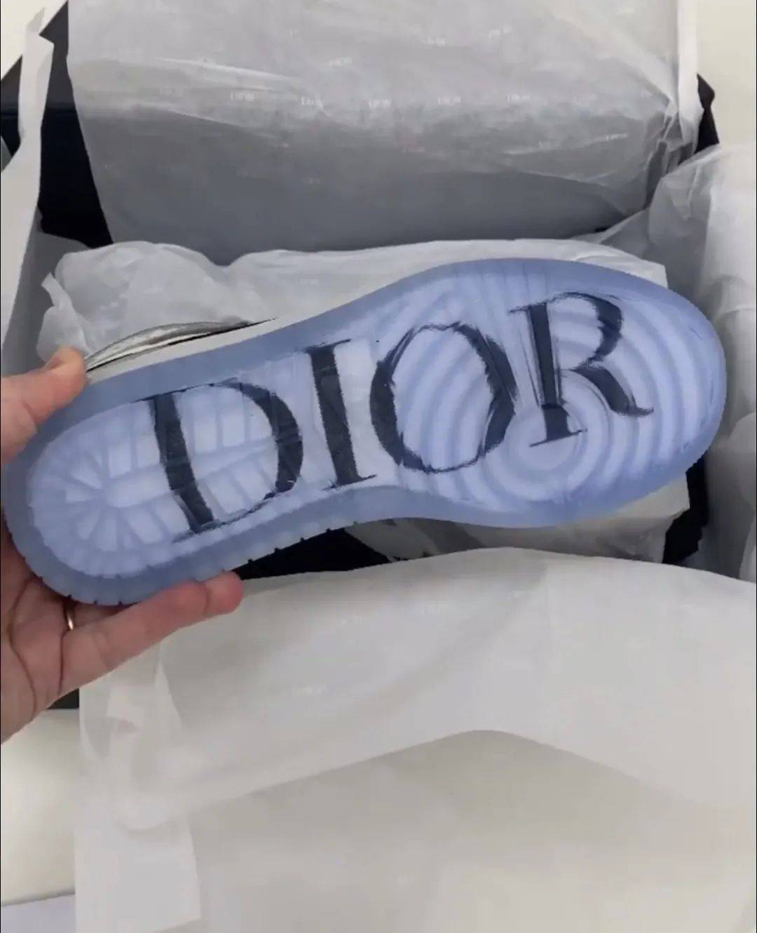 那就是鞋子看过很多次了但这次的dior x aj1鞋盒究竟长什么样,关于