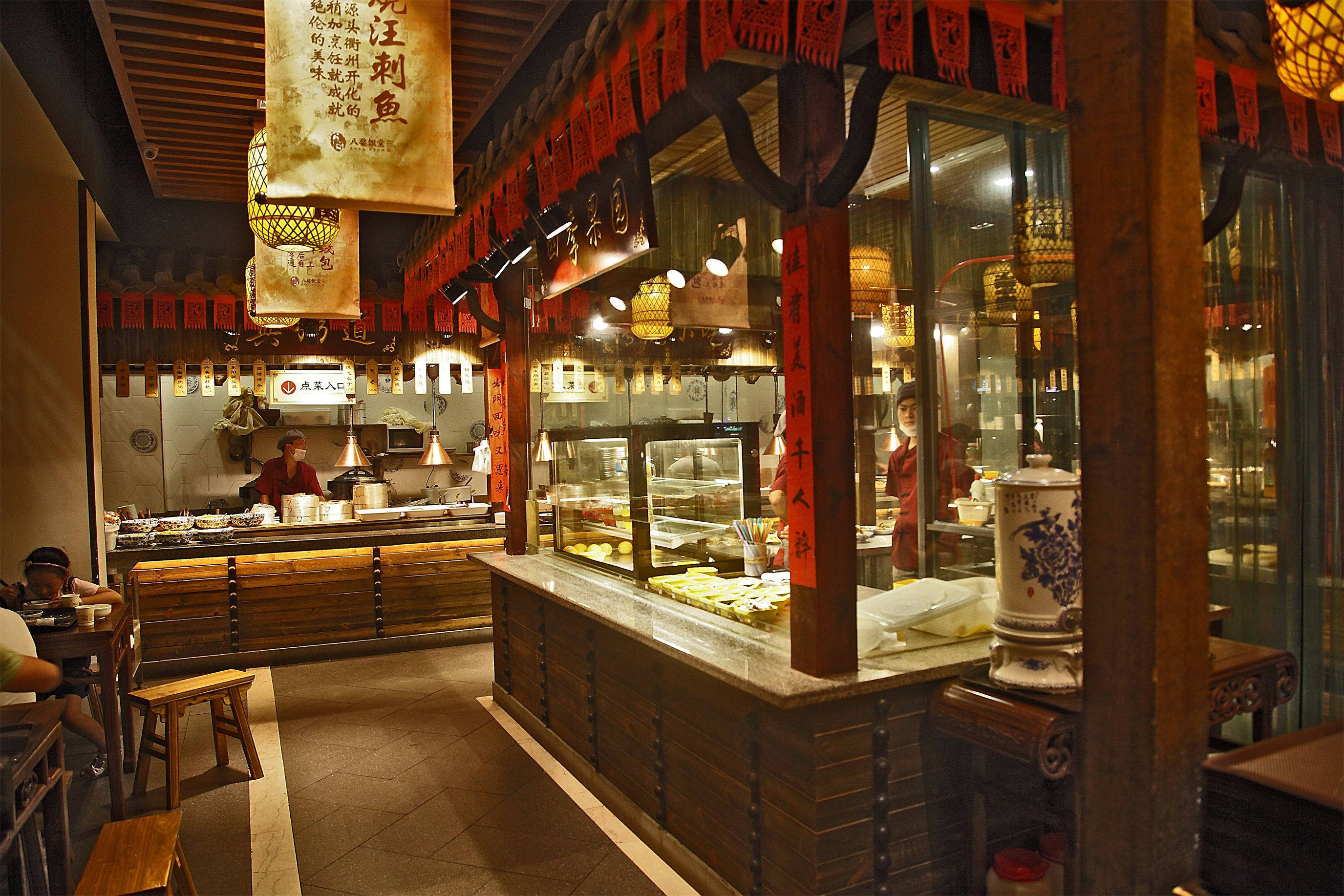 图为某大食堂餐厅图片