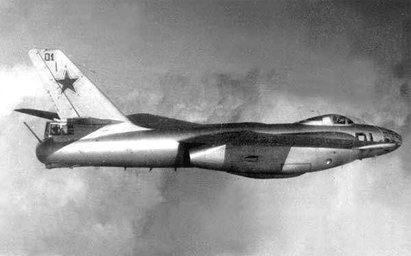 朝鲜轰5轰炸机图片