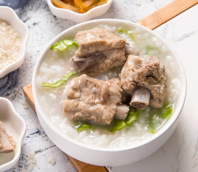 清热去火的排骨芥菜粥,营养美味的早餐,简单易学的电饭锅美食!