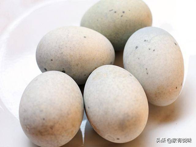 松花蛋怎么做好吃 家常凉拌松花蛋做法 正解