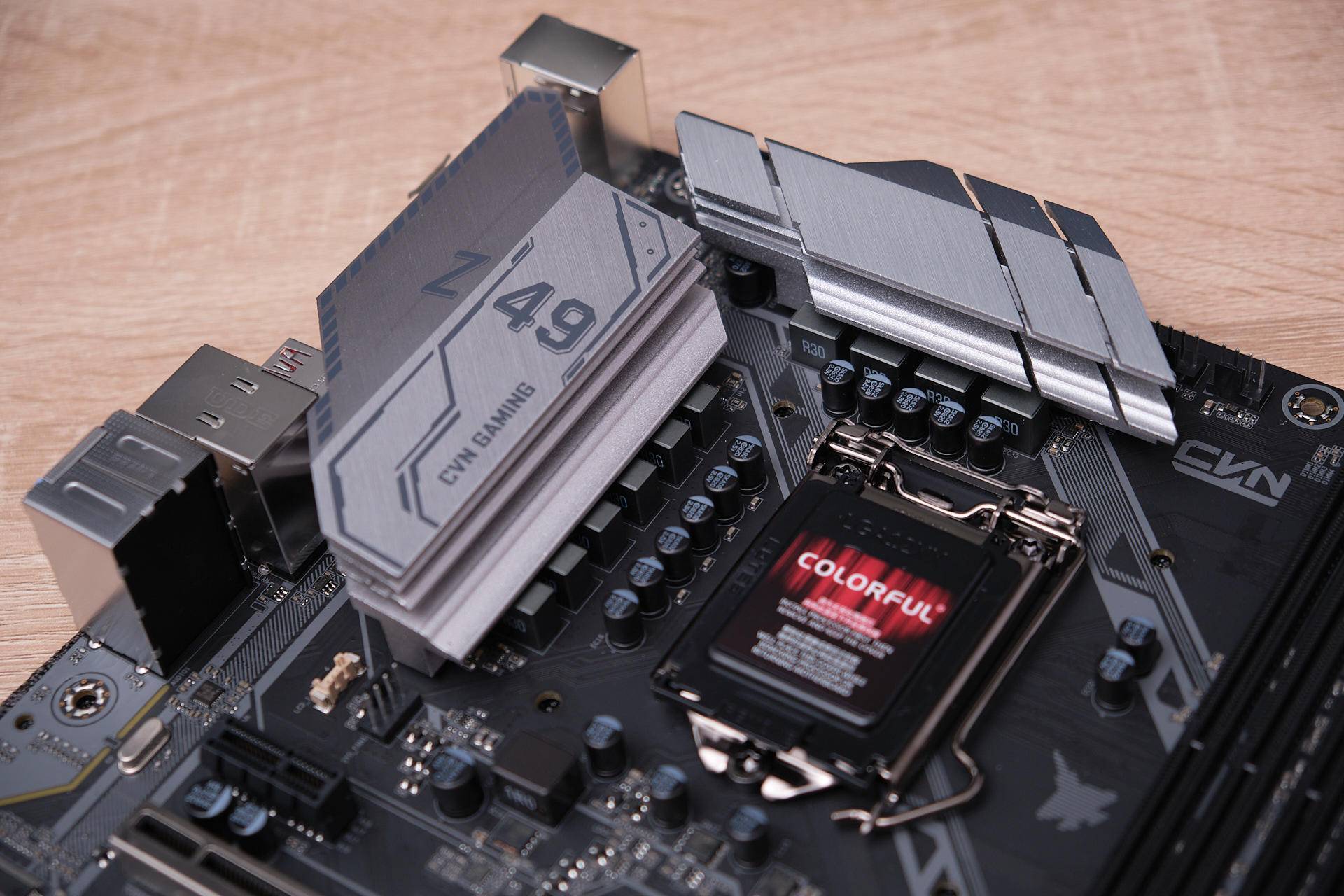 i5-10600k可以和i9五五开?游戏性能居然这么强_接口