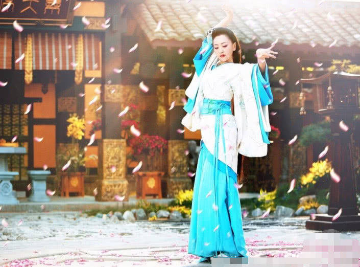 而当时记得看这部剧的时候,也是觉得杨蓉饰演的这位霍成君真的是倾国