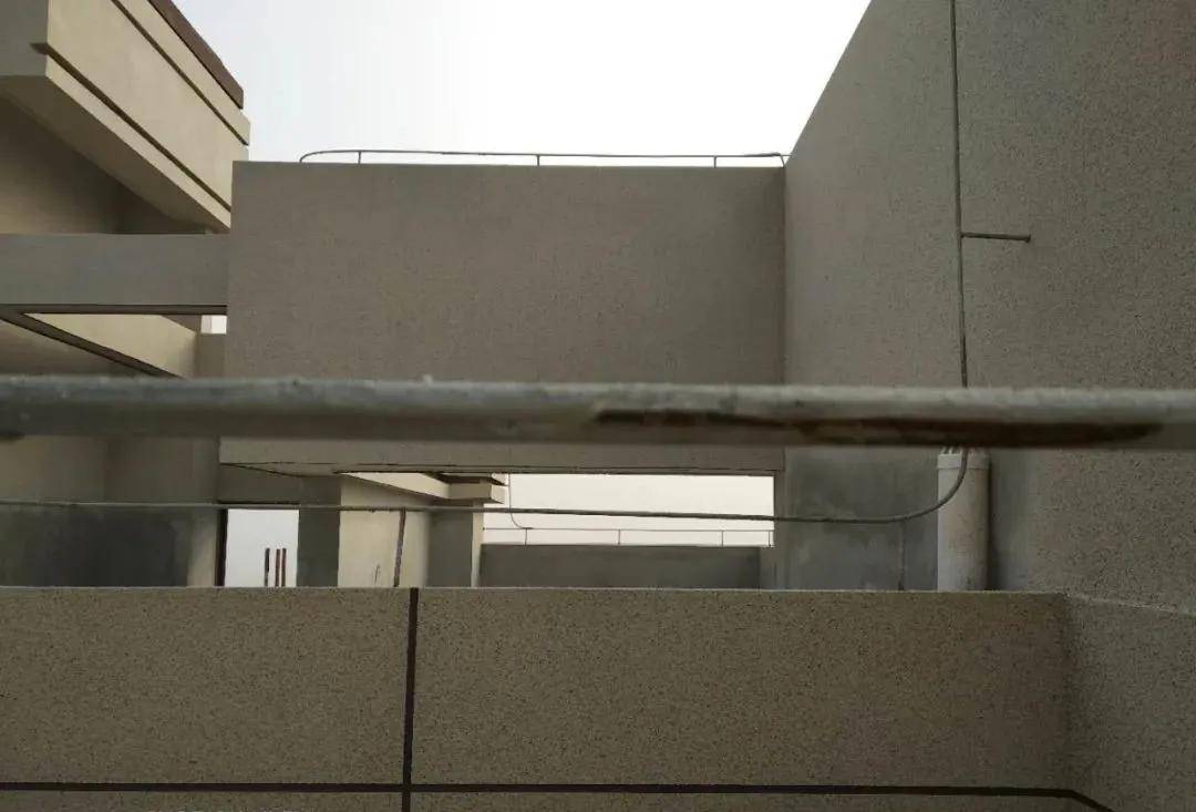 2,引下线与避雷带搭接长度不小于6d(d镀锌圆钢直径),双面施焊.