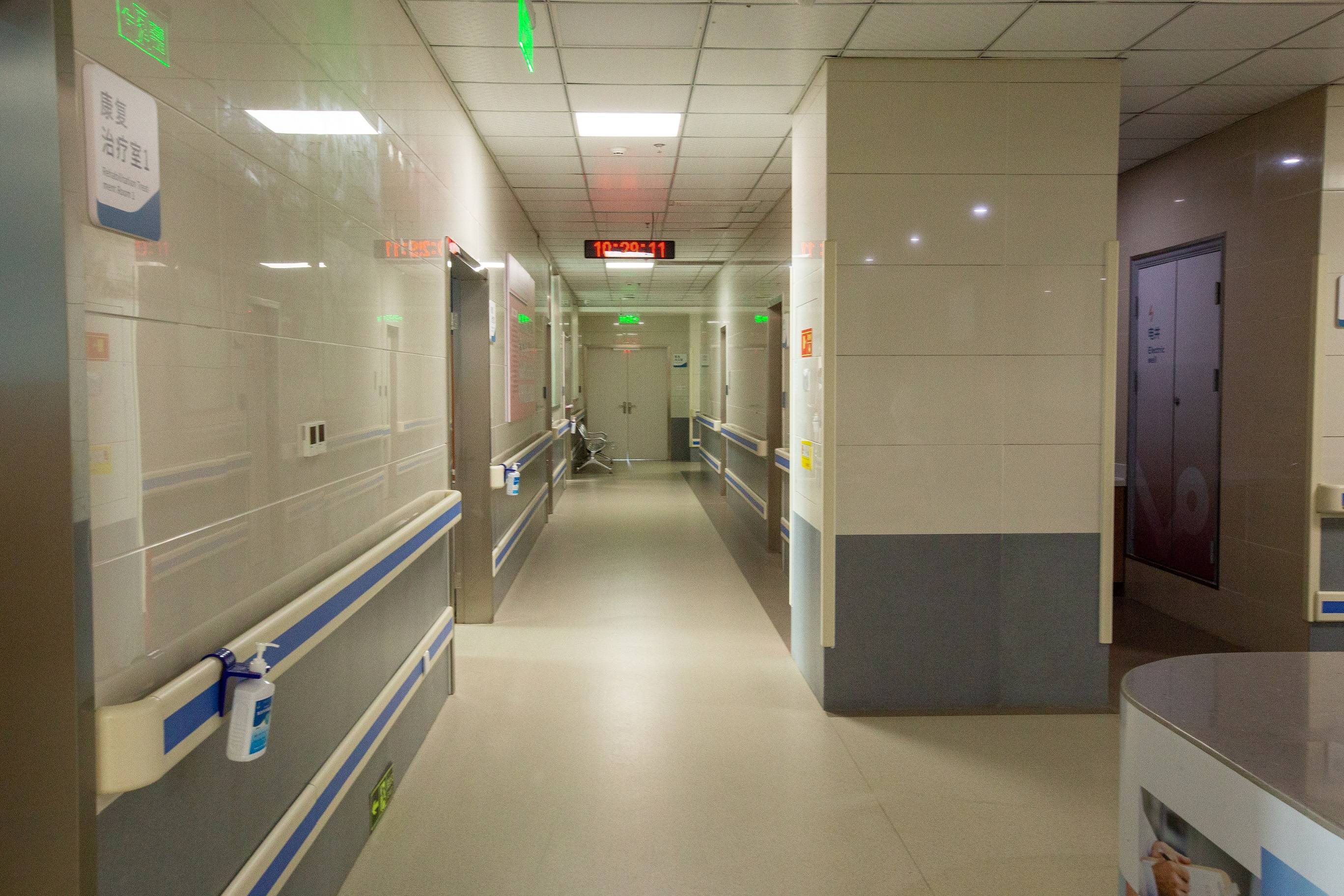 你发现了吗唯医骨科医院每个走廊都设计有扶手