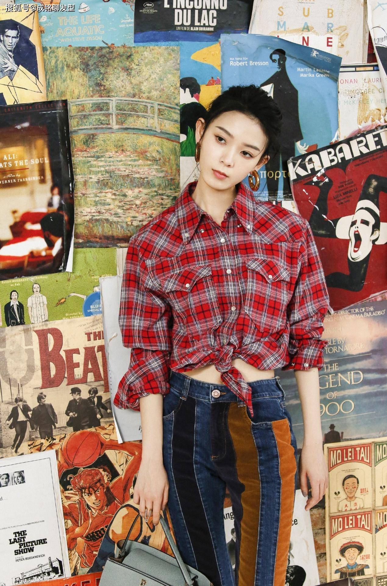 精致乖巧的陈瑶!长发配条纹长裙清新靓丽,怀抱猫咪的样子惹人羡