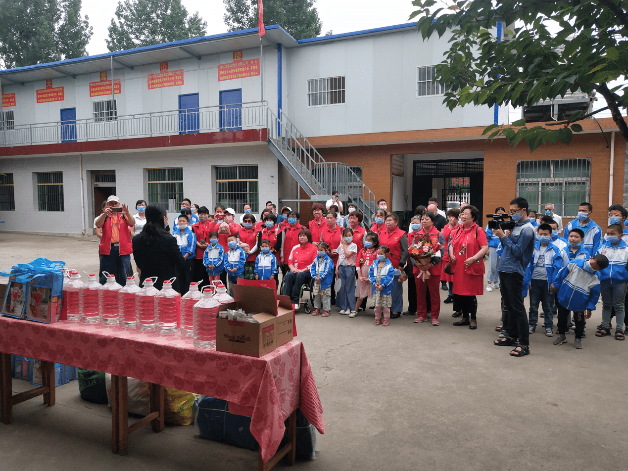 迎六一陕西省慈善协会红领巾服务队 走进周至县楼观台聋哑学校慰问