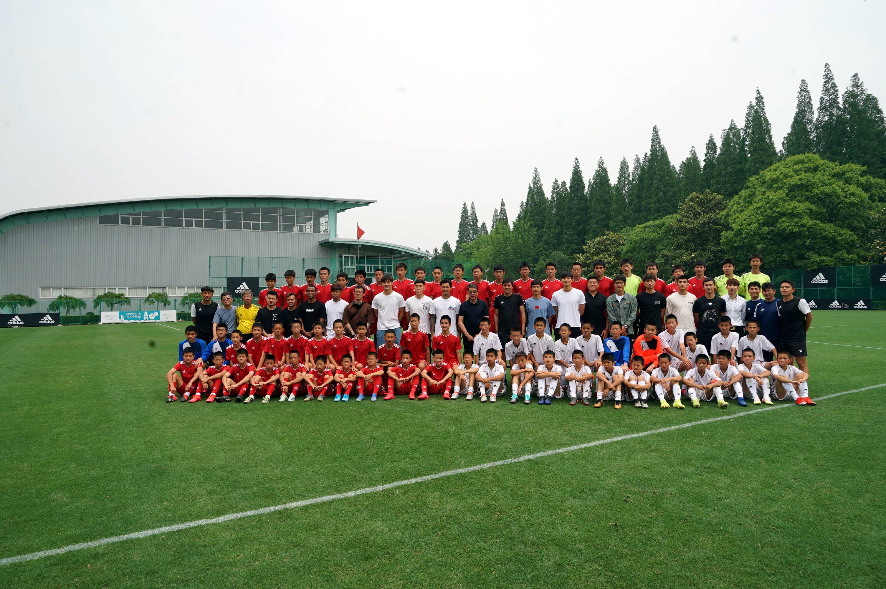 国足致敬徐根宝:感谢徐指导培养一批批优秀球员