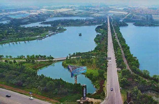 徐州的发展方向是东扩南进,如今已向东已发展到东湖甚至大黄山片区,而