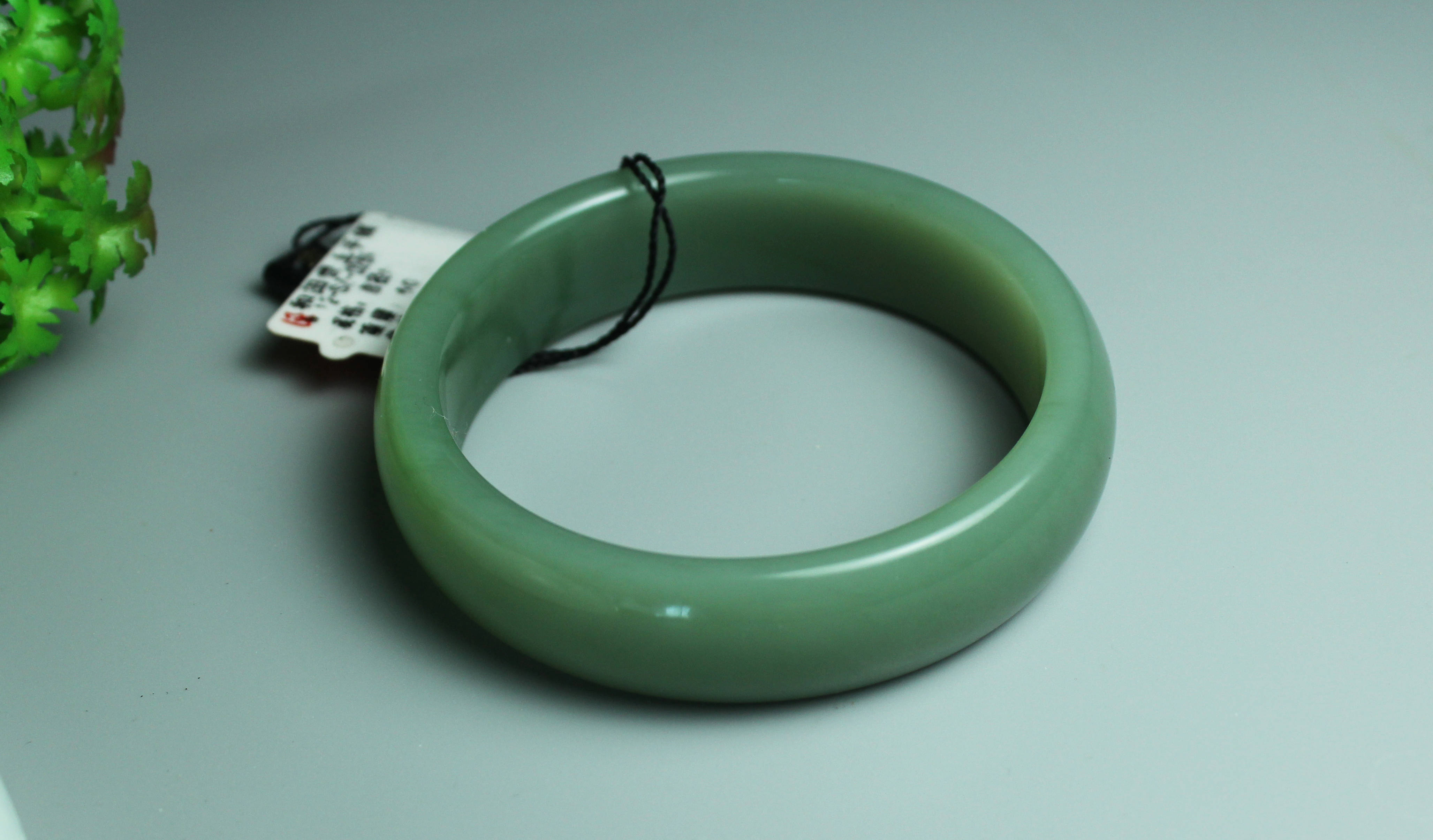 大鹏说玉手把手教你和田玉鸭蛋青和沙枣青的区别