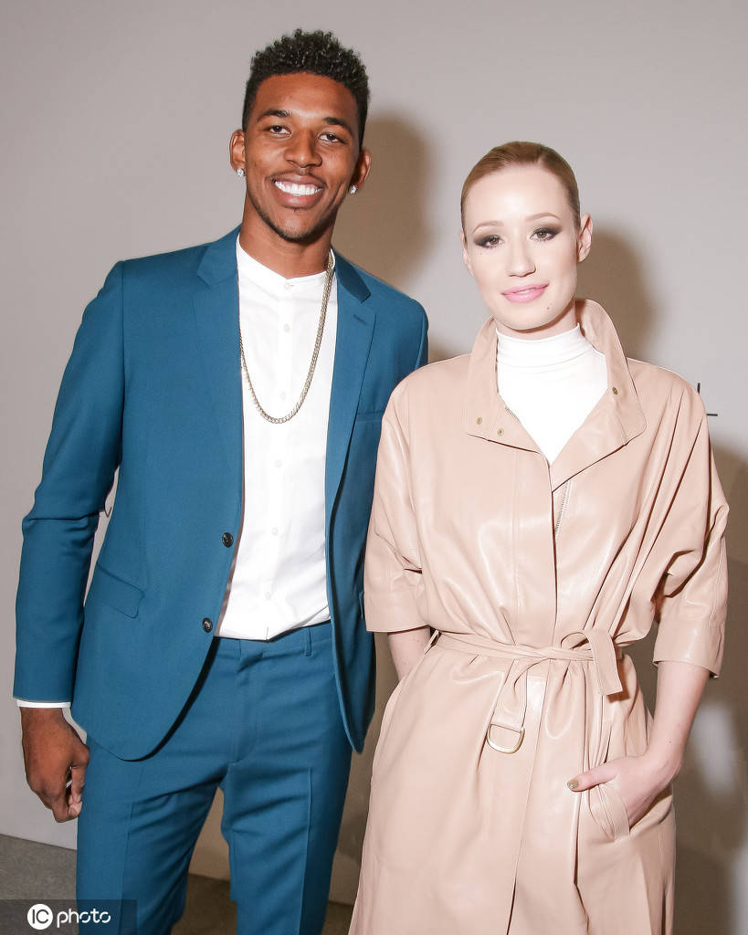 组图尼克杨前女友性感热辣魔鬼身材的说唱歌手