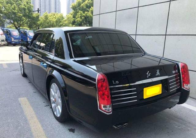 旧车行老板收回来一辆红旗l5整备一下自己开坦言出门比rr有面