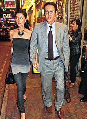 这时间,李嘉欣从中作梗,从而致使这对多年的夫妻彻底爆发矛盾,最终