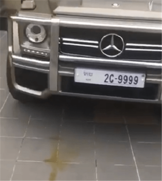 柬埔寨的大户人家,家中4台车,2台幻影,车牌不是7777就是9999