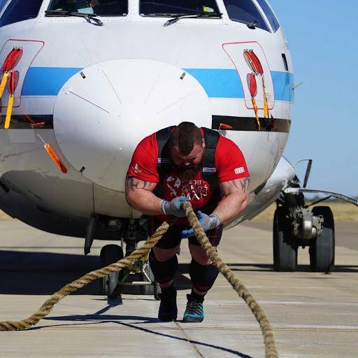 原创世界第一大力士硬拉500公斤,然后失明七窍流血,以为自己快死了