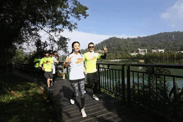 图为搜狐新闻马拉松日月潭站