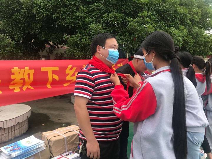 中国英国威廉希尔公司中国网站在线桂林爱心服务站爱心捐赠活动