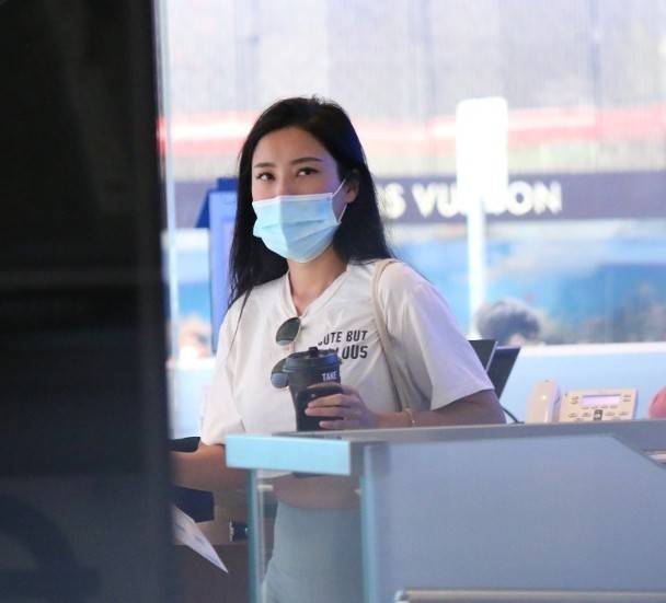 前tvb小花无奈卖楼还债,一年利滚利变800万_曹思诗