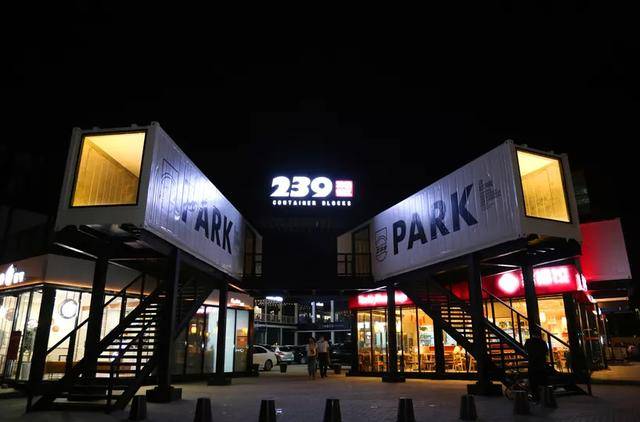 怀旧元素,打造集餐饮,酒吧,演艺,创意工坊于一体的慢生活特色街区