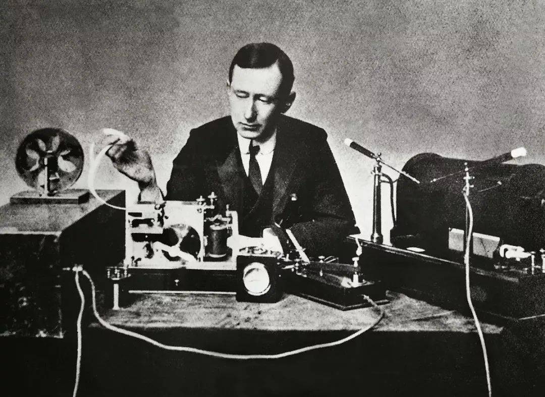 历史上的今天——1896年6月2日,马可尼在英国获得无线电技术的专利