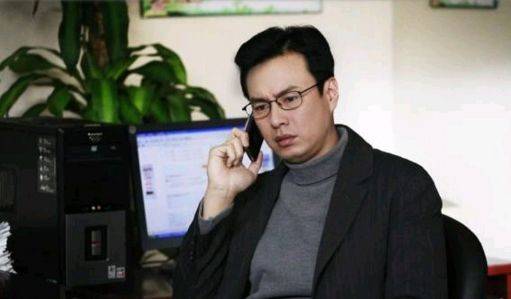 穷得借钱上学,自卑不敢与女生说话,终凭一剧走红,妻子是圈外人