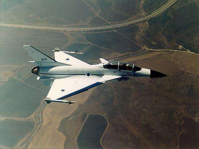 以色列"空军之光"狮式战斗机,性能媲美f16,遭美国限制改进