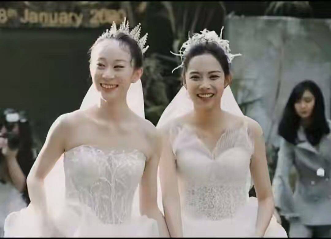 她是杨丽萍爱徒,与同性爱人结婚,婚礼现场尽显甜蜜