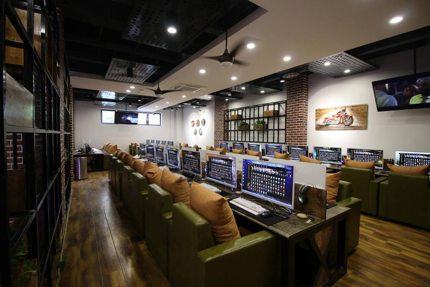 徐州网吧装修案例,建筑面积500平方,造价35万,40天竣工