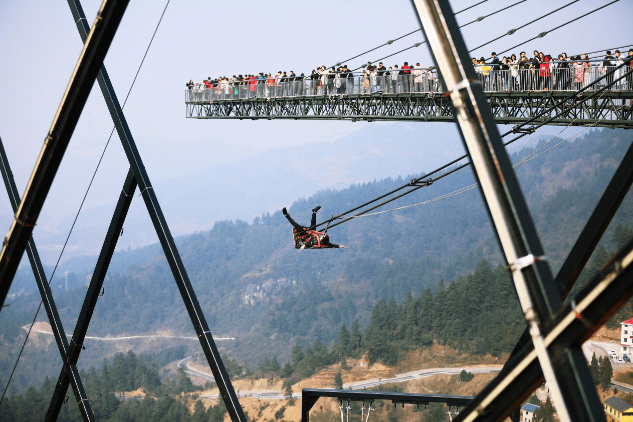一次"向死而生"的体验,重庆梦幻奥陶纪极限荡绳挑战节向全国招募挑战