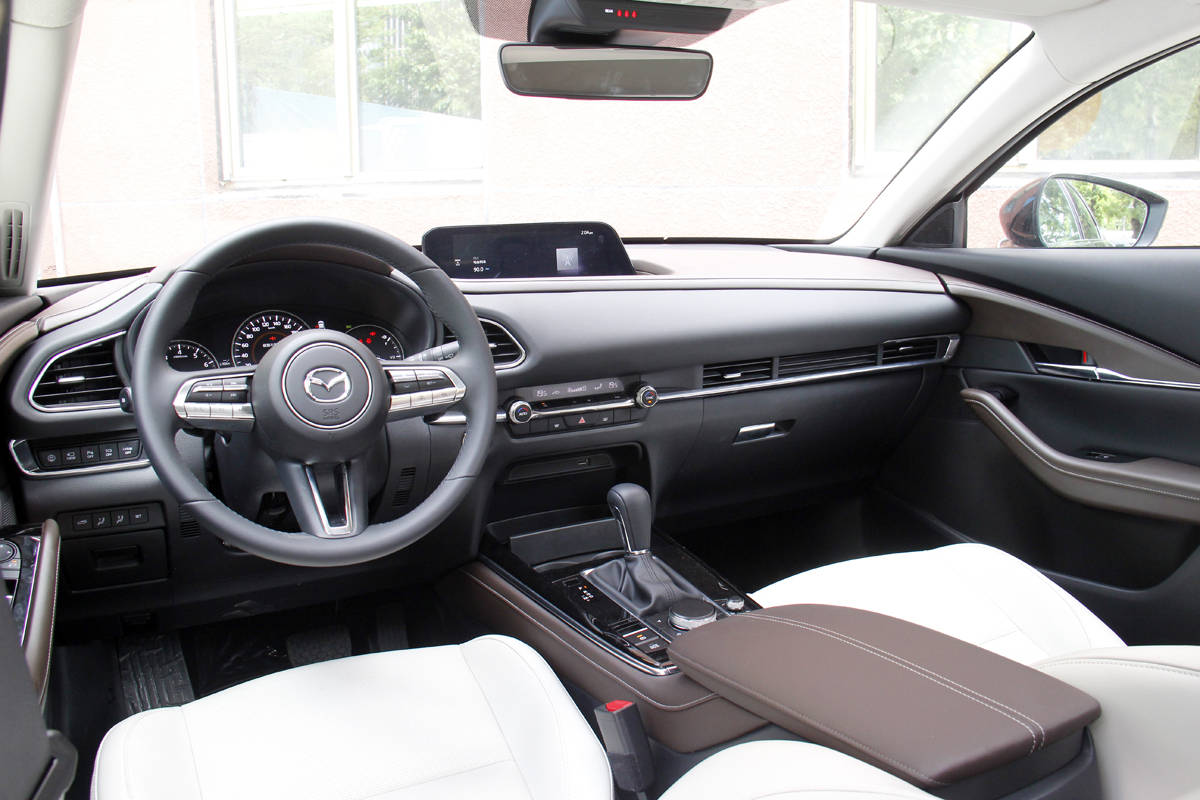 内饰上,长安马自达cx-30(参数|图片)采用了与马自达3昂克赛拉(参数